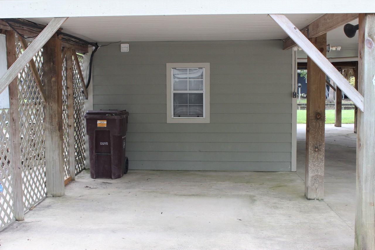 22352 Swan St - Photo 2 of 18