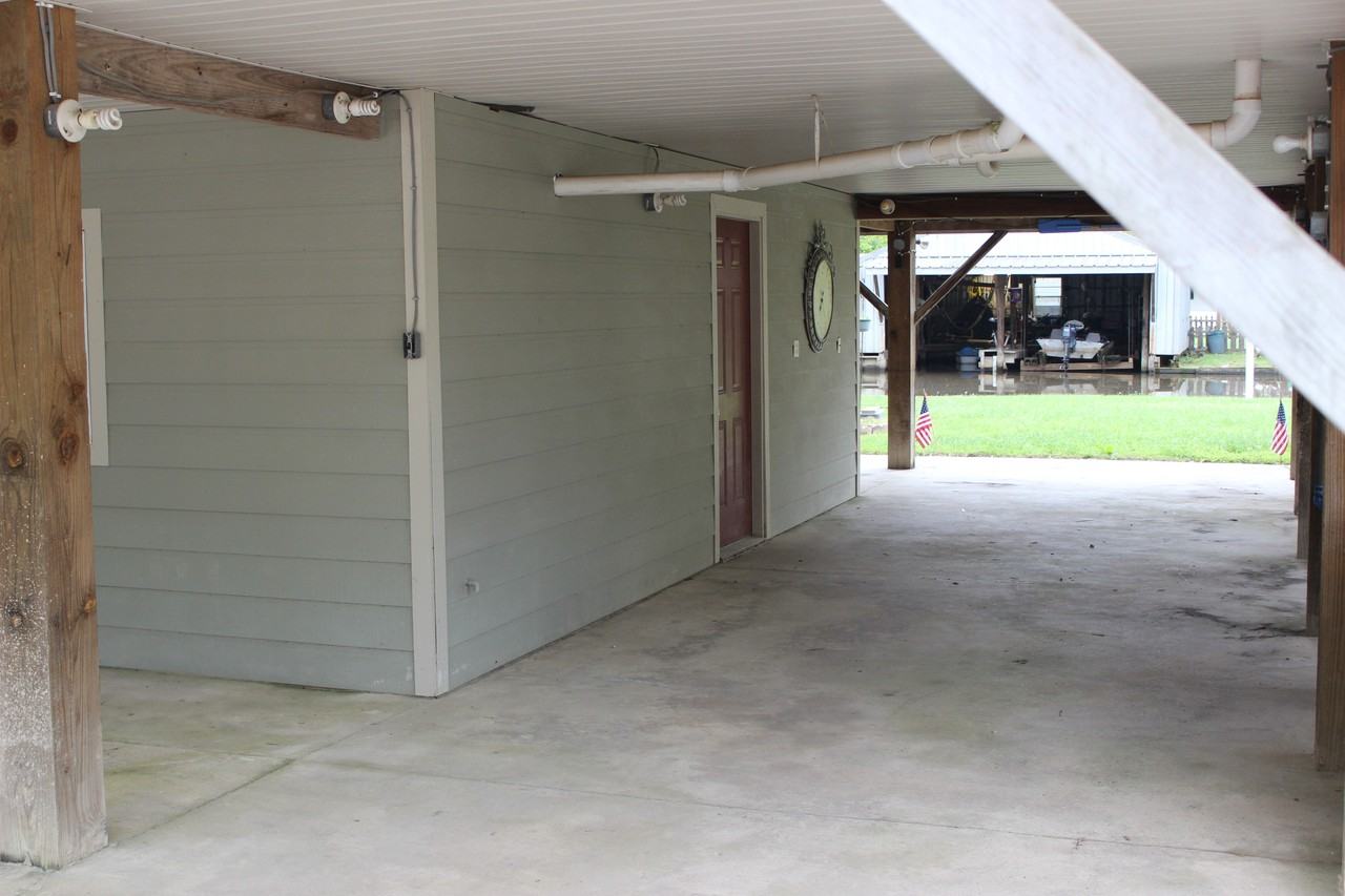 22352 Swan St - Photo 3 of 18