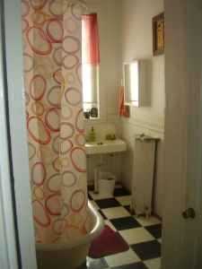 421 W Grace Street - Photo 2 of 4