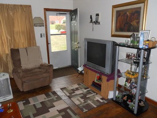 1205 Lili Ln - Photo 2 of 4