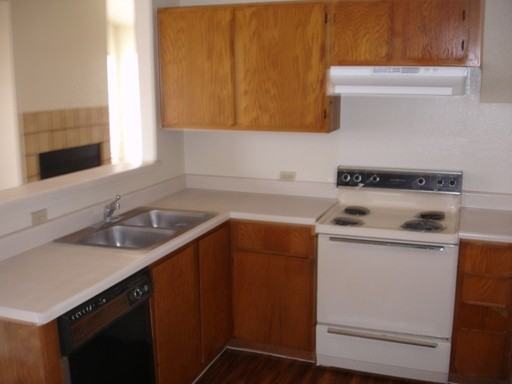 2220 Creekside Ln - Photo 2 of 6
