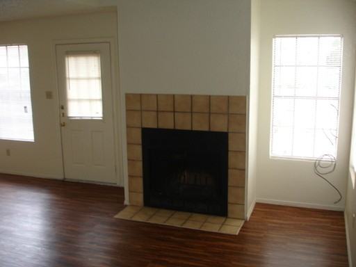 2220 Creekside Ln - Photo 3 of 6