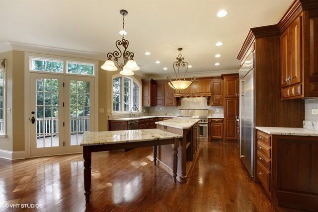 821 Thurlow St - Photo 3 of 27