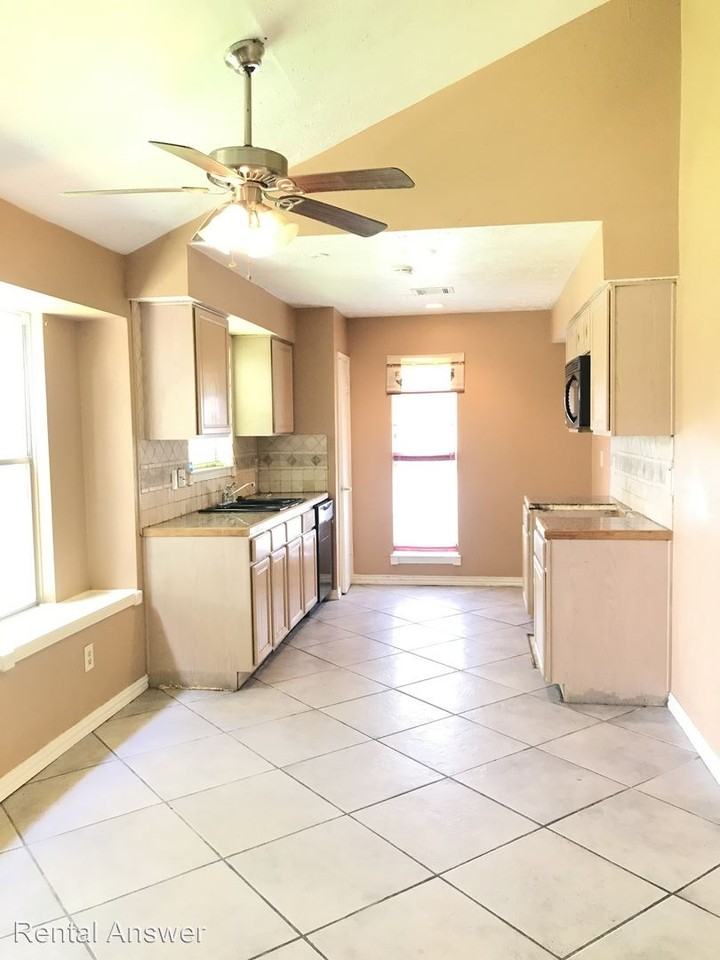 1331 Tiny Tree Dr - Photo 3 of 10