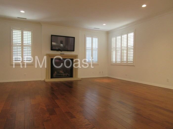 227 Mantle - Photo 2 of 15