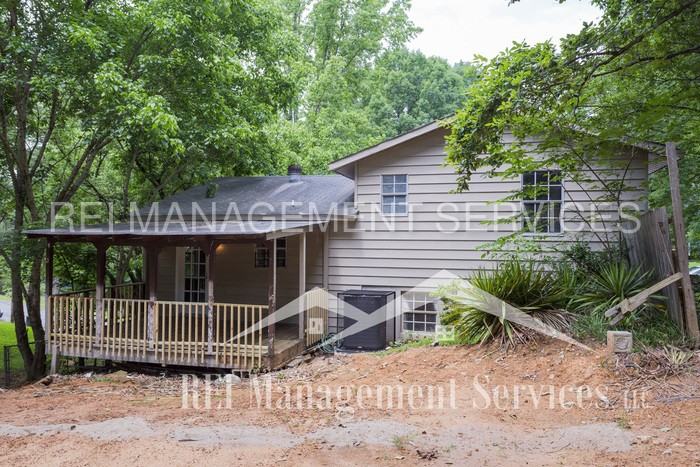 1912 Kenneth St - Photo 2 of 8