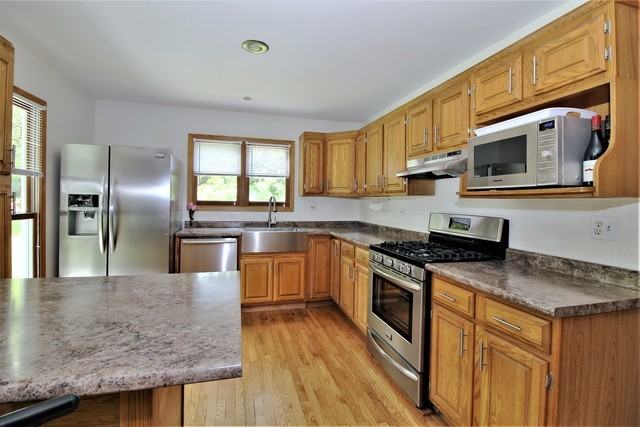 314 Hiawatha Dr - Photo 3 of 19