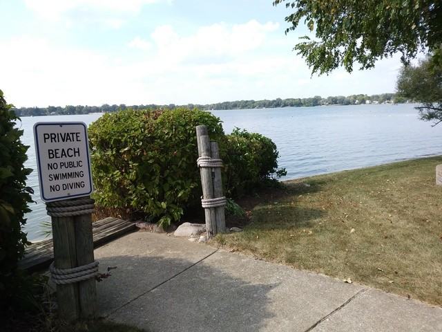 913 Schooner Ct - Photo 3 of 15