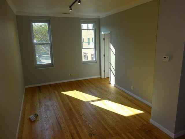 1935 N Damen Ave - Photo 3 of 14