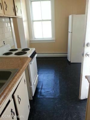 347 NE Main St - Photo 3 of 4