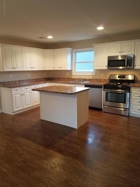 415 Pine St - Photo 2 of 16