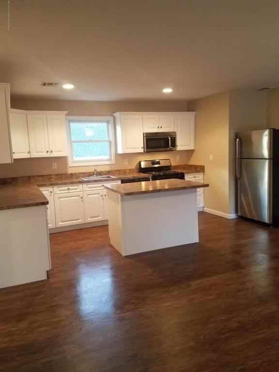 415 Pine St - Photo 3 of 16