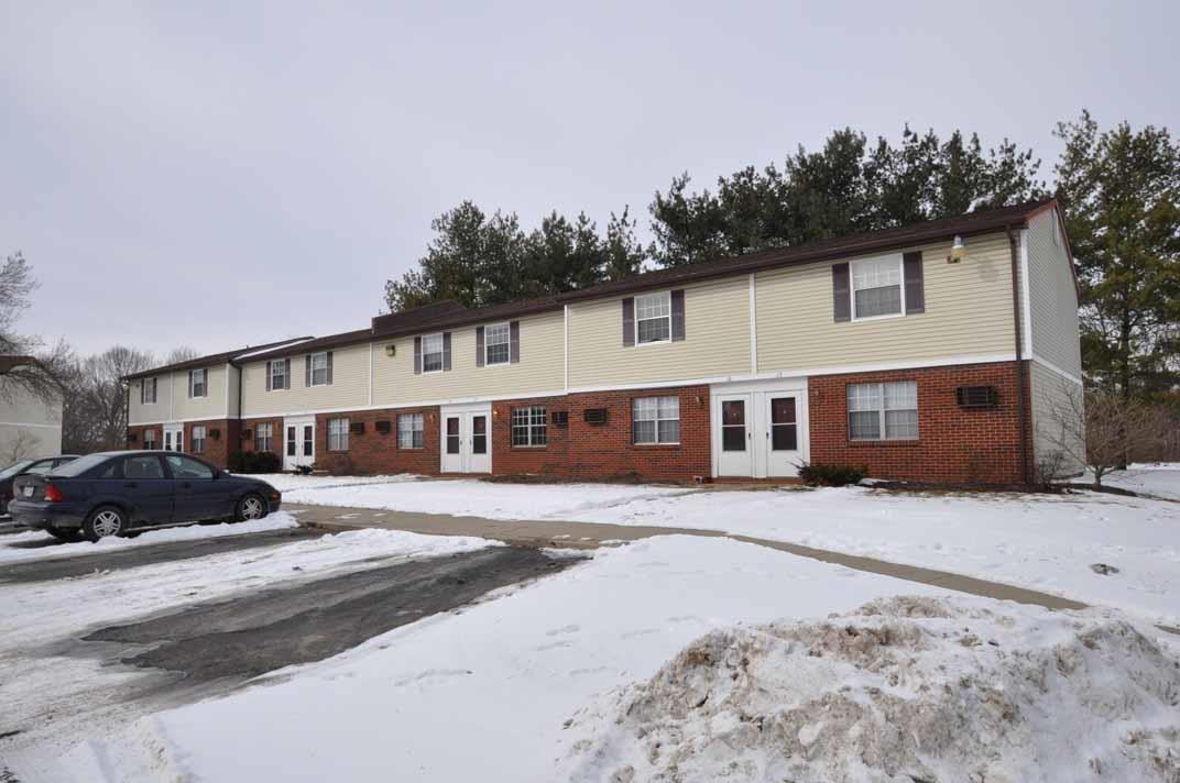 Twin Oaks Apartments - Photo 2 of 4