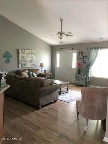 140 Live Oak Drive - Photo 2 of 7