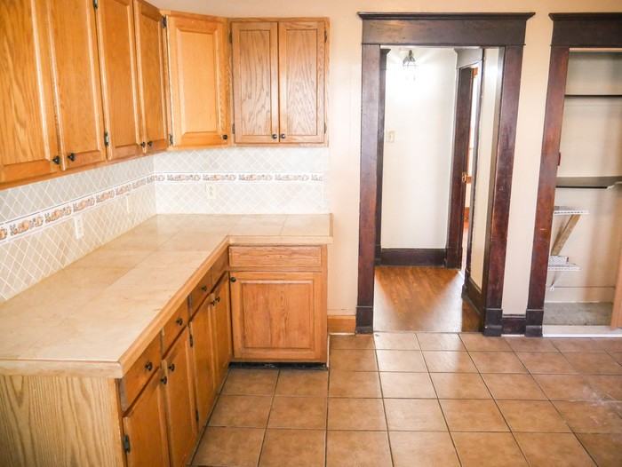 454 Carew St - Photo 3 of 7