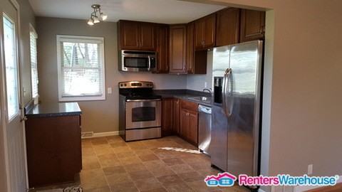 1304 St Anthony Pkwy - Photo 2 of 9