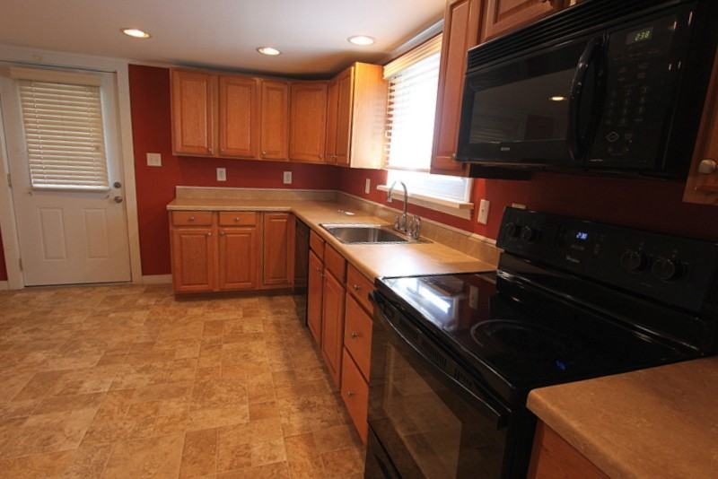 455 E Sperling St - Photo 2 of 15