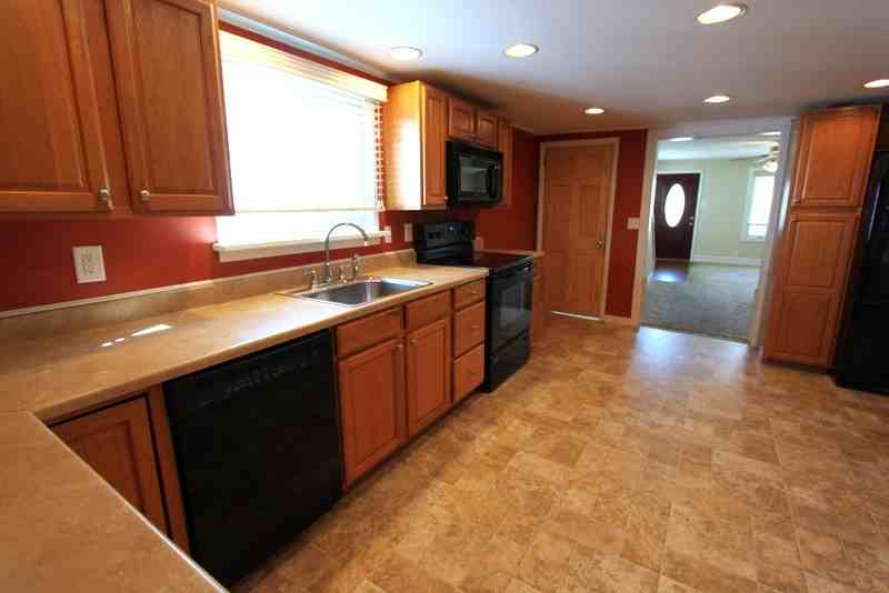 455 E Sperling St - Photo 3 of 15