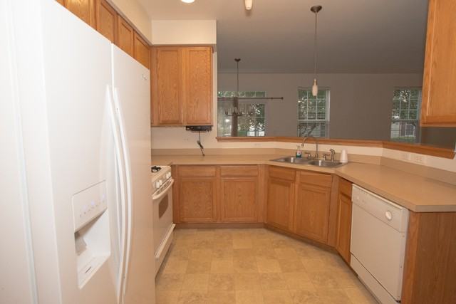 1906 Crestview Cir - Photo 3 of 29