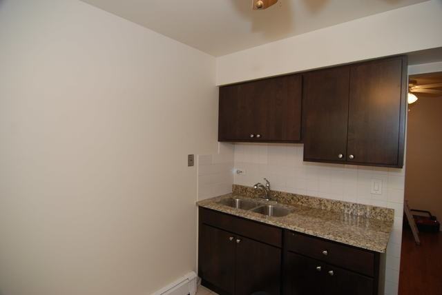 7542 N Oakley Ave #2E - Photo 3 of 12