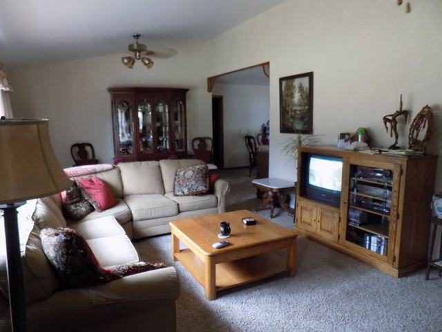 7017 Maple St - Photo 3 of 16