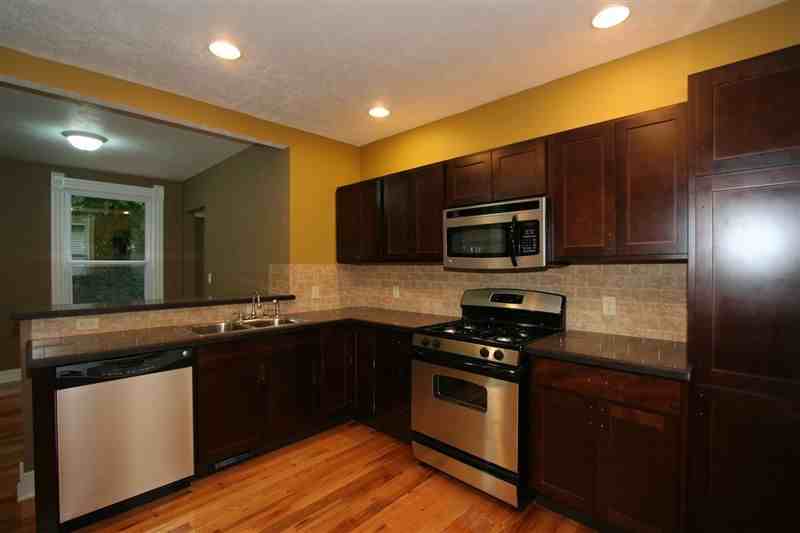 321 Michigan Pl NE - Photo 3 of 16