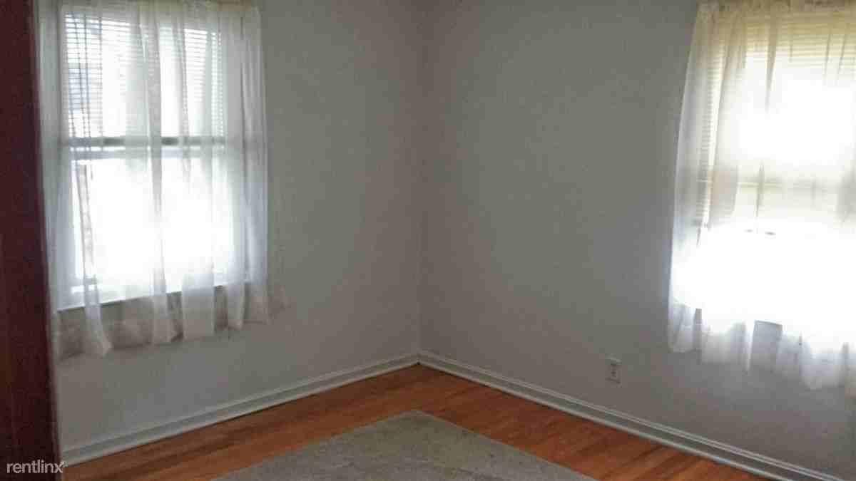 4715 Yorkshire Ave - Photo 3 of 10