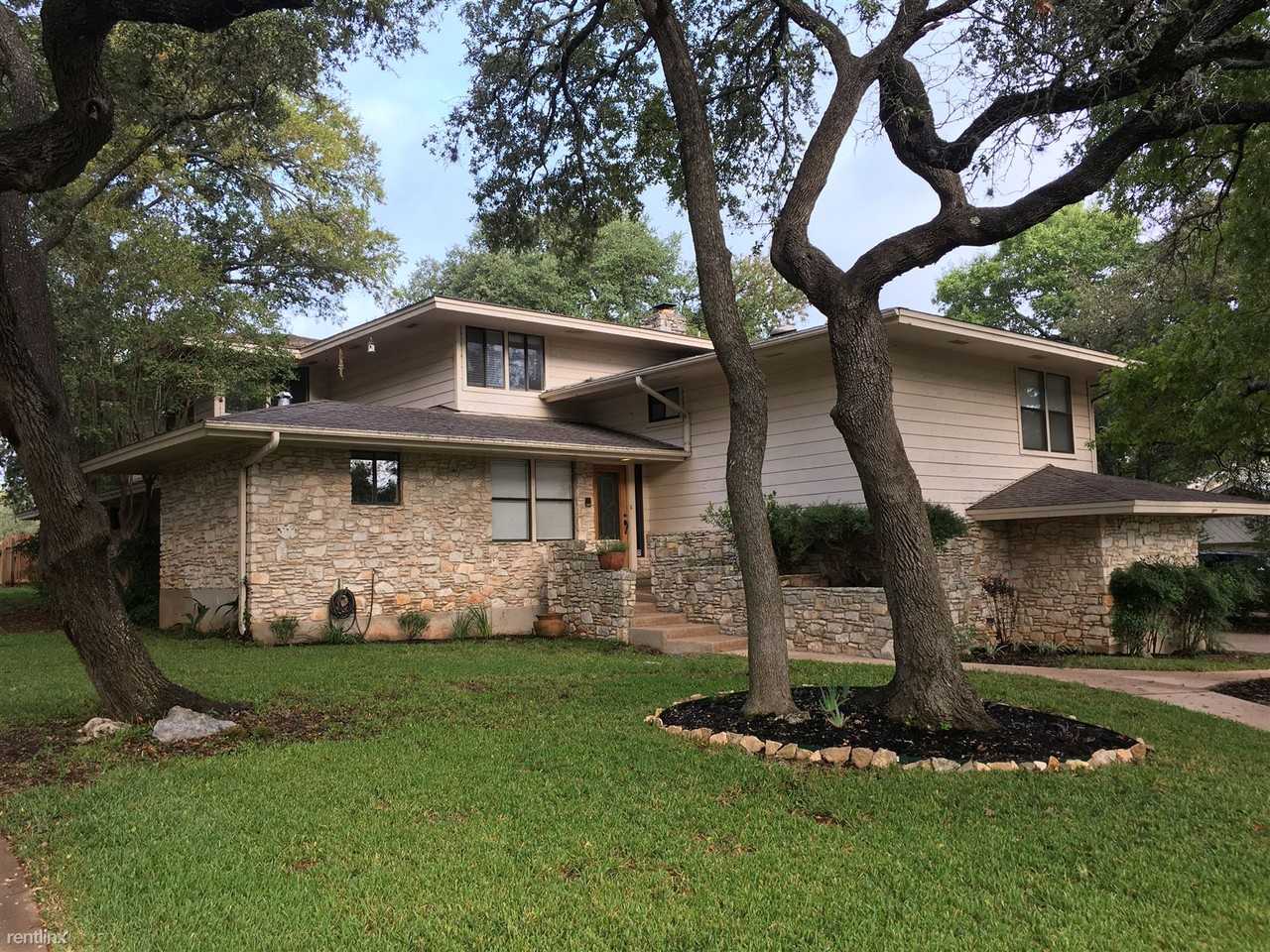 11002 Spicewood Pkwy - Photo 2 of 2