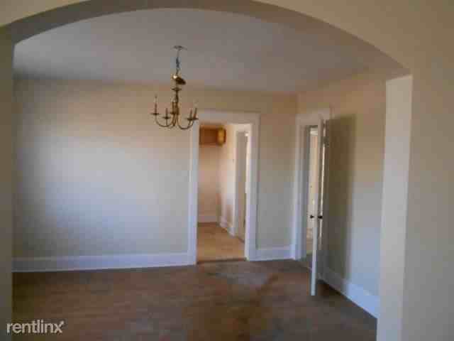 1342 7 Oaks Ln - Photo 2 of 5