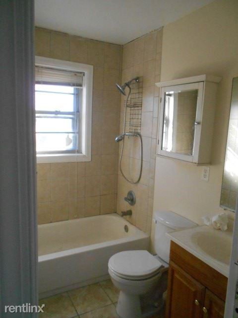 1342 7 Oaks Ln - Photo 3 of 5