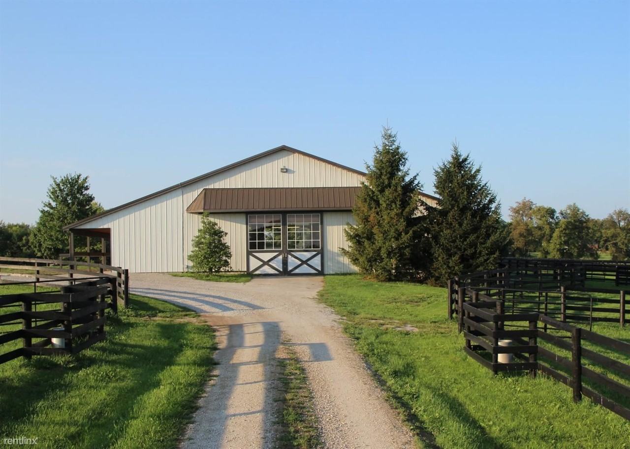 1901 Iron Works Pike - Photo 3 of 44