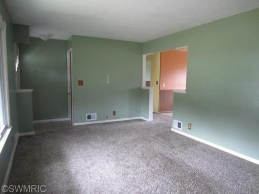 3252 McKee Ave SW - Photo 2 of 7