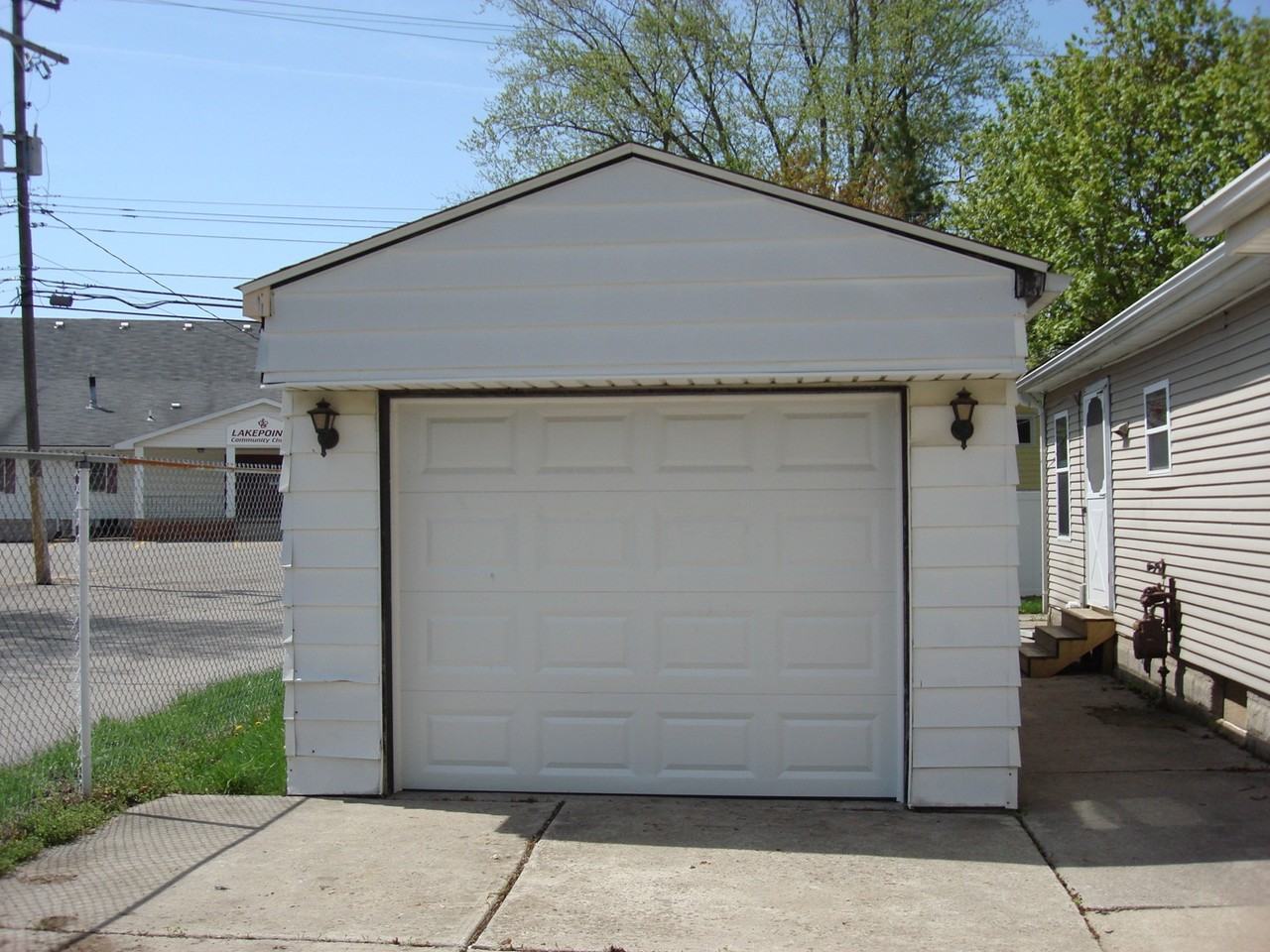 22157 Grant St - Photo 3 of 10