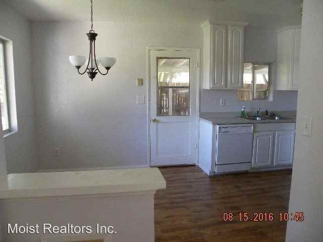 2296 Mentone Blvd - Photo 3 of 11