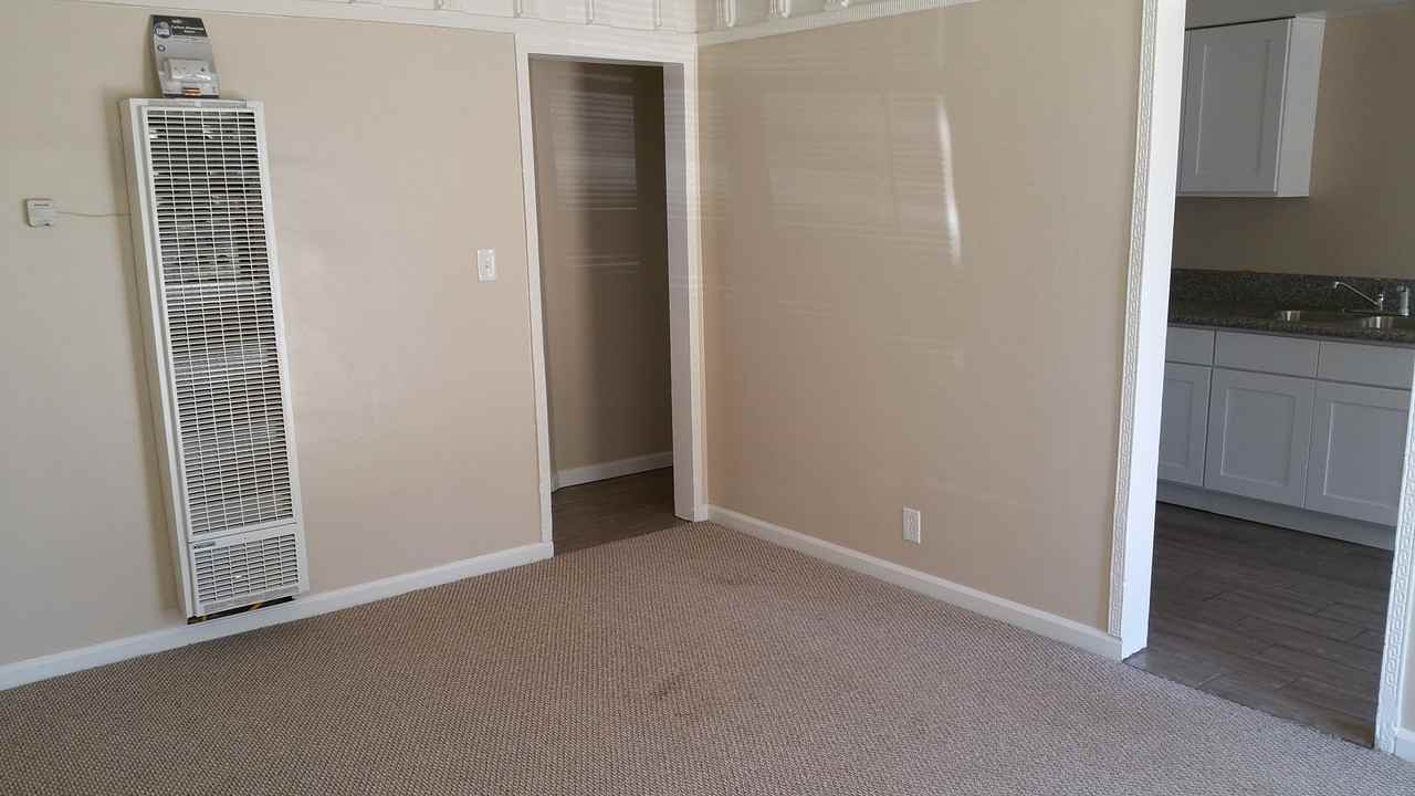 407 Pacific Ave - Photo 2 of 11