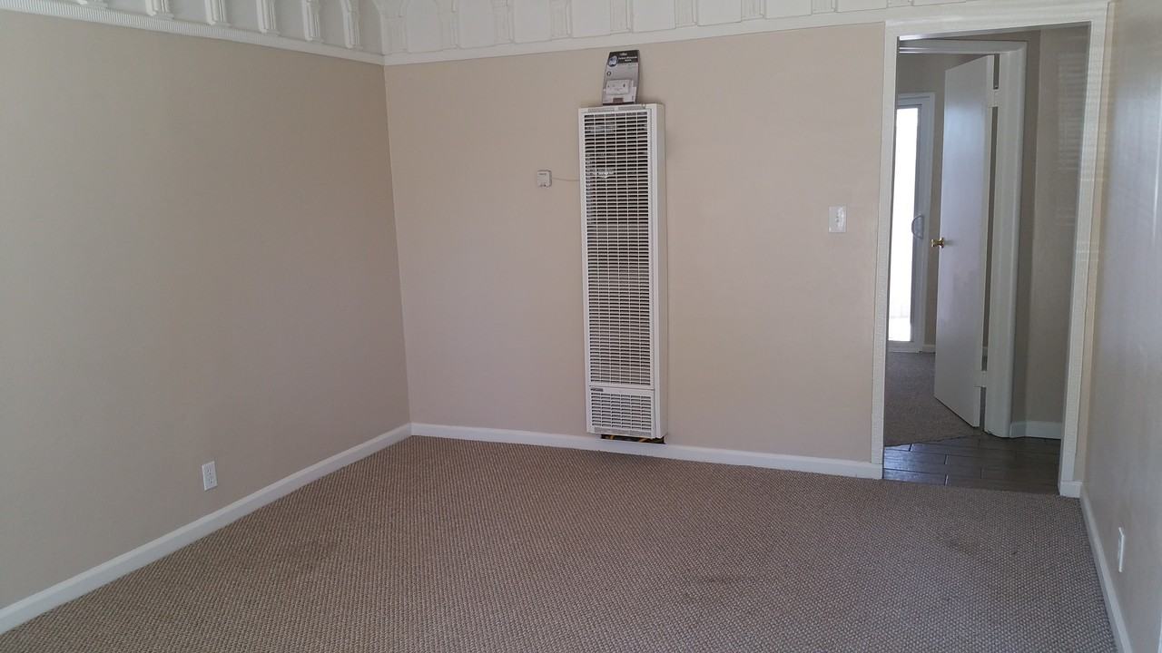 407 Pacific Ave - Photo 3 of 11