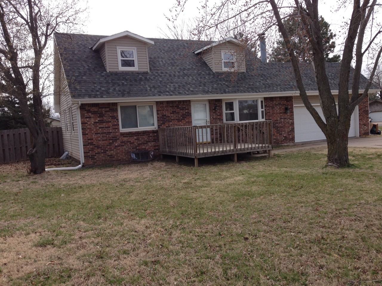 1402 Meeker Ct - Photo 2 of 8