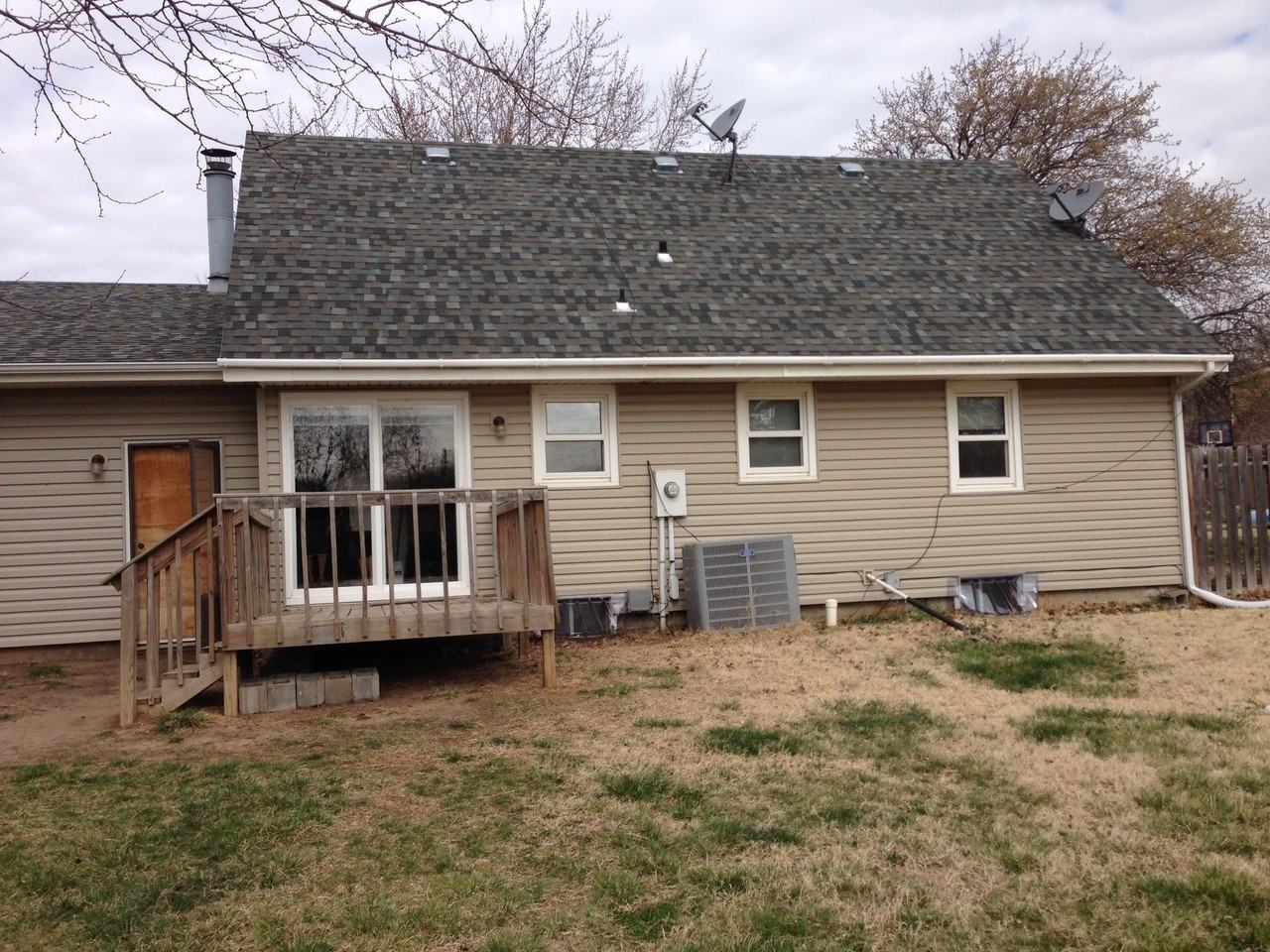 1402 Meeker Ct - Photo 3 of 8