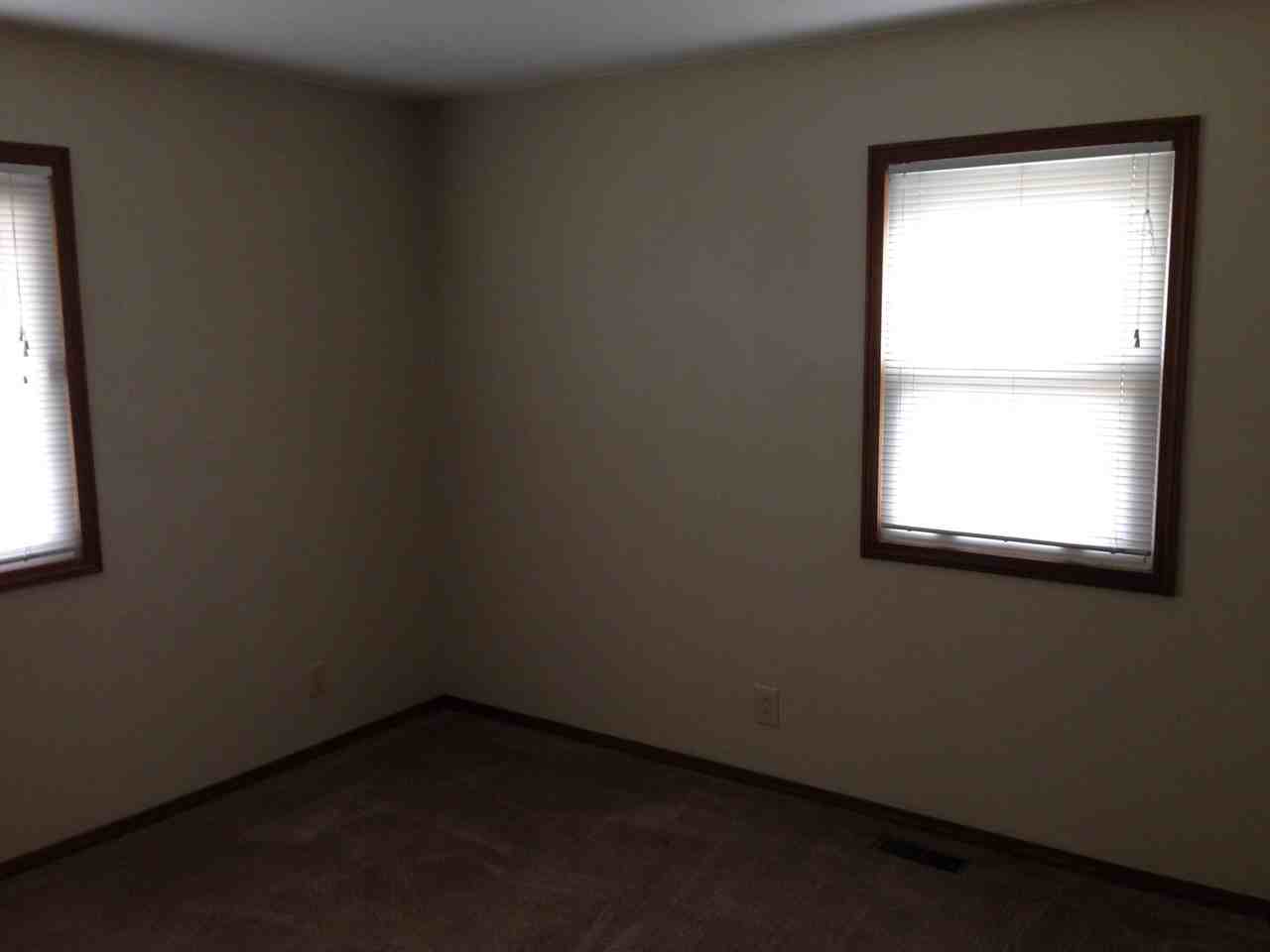 622 S Kansas Ave - Photo 2 of 4