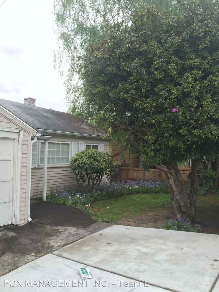 1421 SW Spring Garden St - Photo 2 of 10