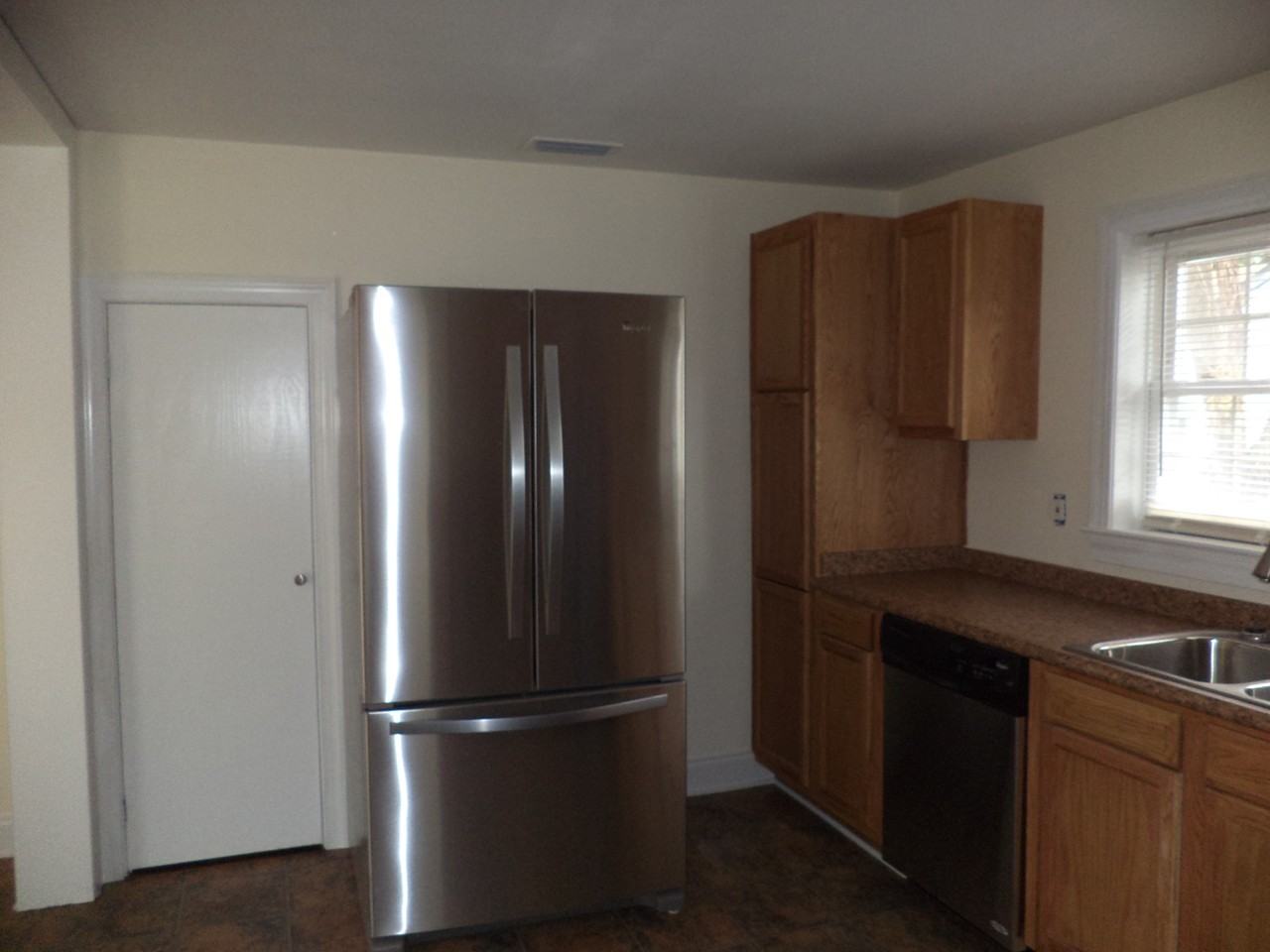 1150 Eagle Ave - Photo 2 of 10