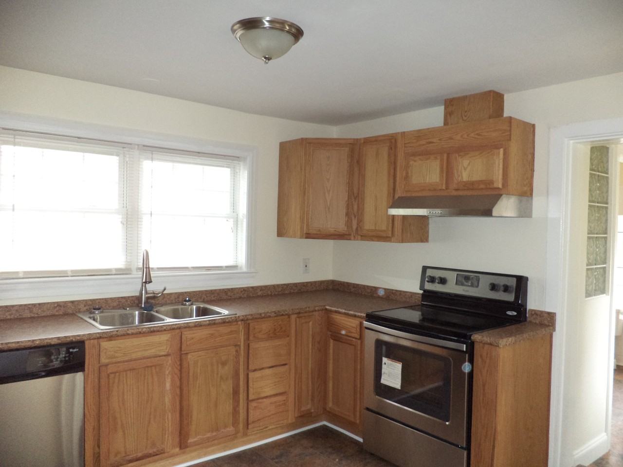 1150 Eagle Ave - Photo 3 of 10