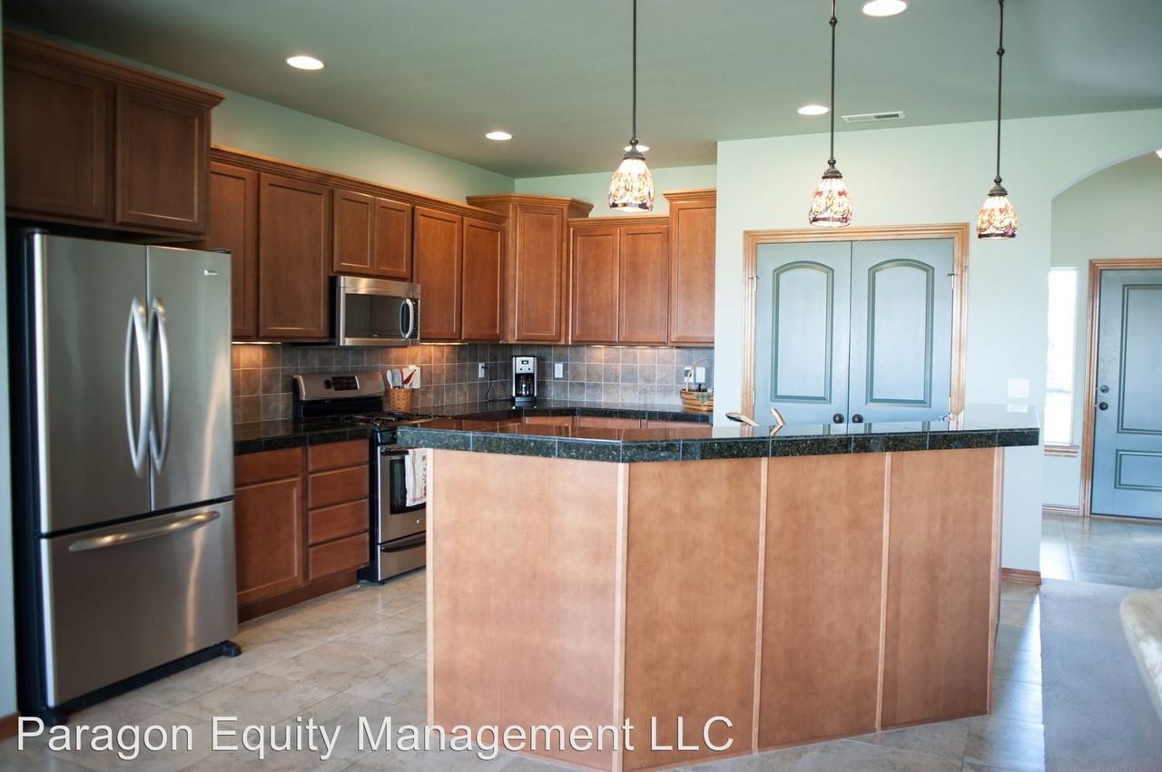 2958 Sedona Cir - Photo 2 of 14
