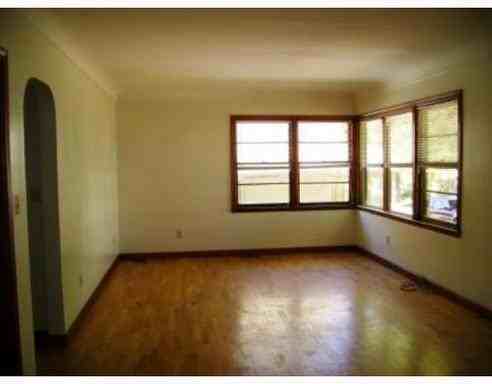 1104 Walsh St - Photo 2 of 8