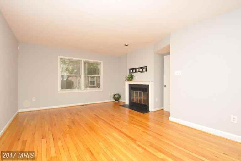 1123 N Stuart St - Photo 3 of 20