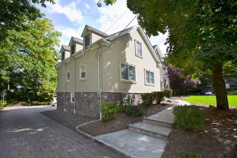 22 Highlands Ave - Photo 3 of 23