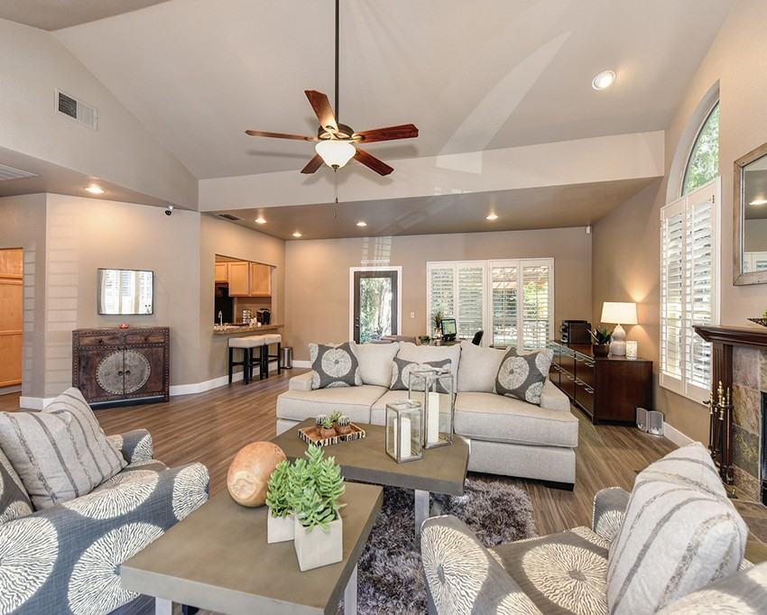 FOXBOROUGH - Photo 4 of 28