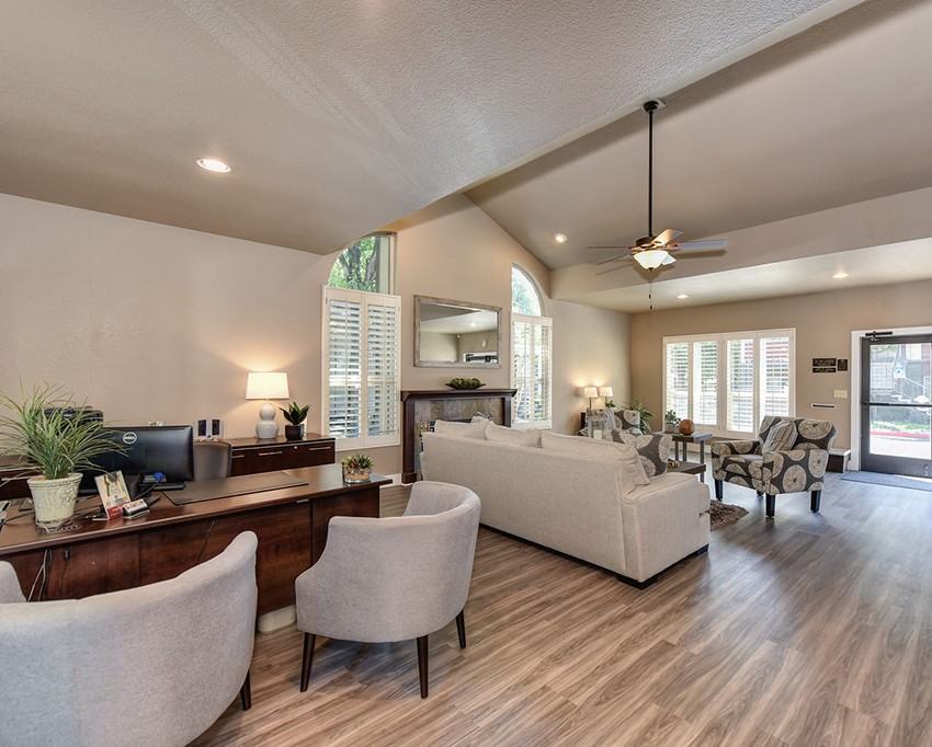 FOXBOROUGH - Photo 6 of 28