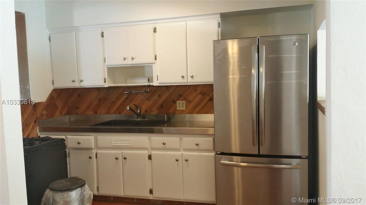 1545 Southwest 25th Avenue - Photo 2 of 7