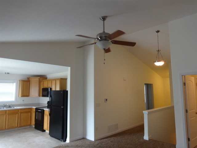 490 Hemhill Dr - Photo 3 of 14